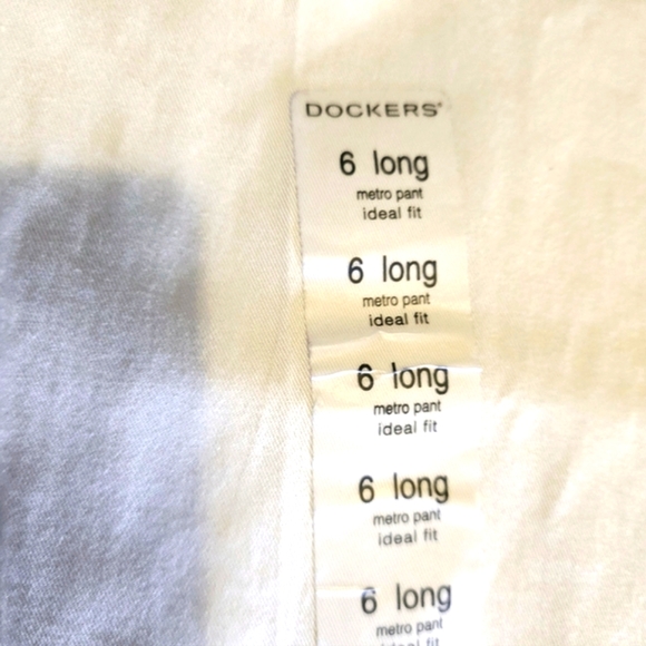 Women's Cream Dockers Sure Fit Sateen Crop Capri pants in size 6.(NWT) - Picture 3 of 6